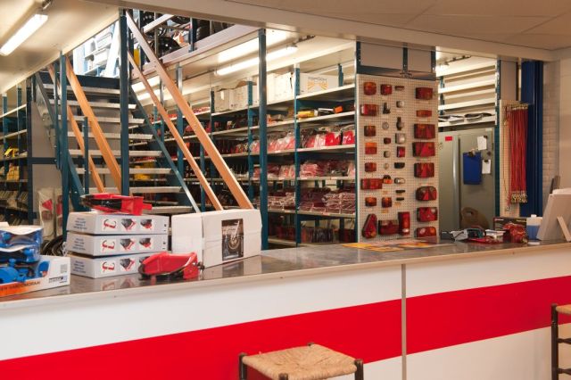 De meeste gangbare onderdelen en accessoires liggen op voorraad in ons onderdelen magazijn.