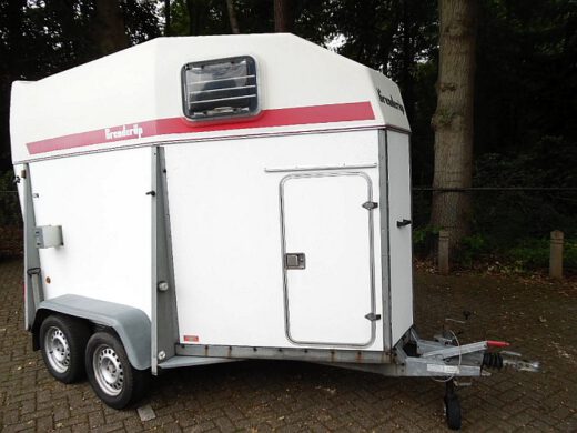 Brenderup 2 paards witte houten paardentrailer