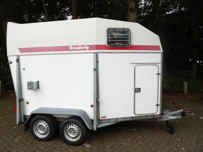Brenderup 2 paards witte houten paardentrailer