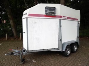 Brenderup 2 paards witte houten paardentrailer