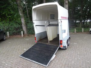 Brenderup 2 paards witte houten paardentrailer