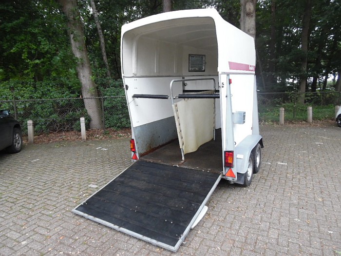 Brenderup 2 paards witte houten paardentrailer