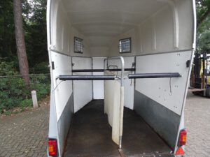 Brenderup 2 paards witte houten paardentrailer