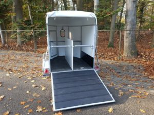 Enkelas-ponytrailer-met-koetsenframe