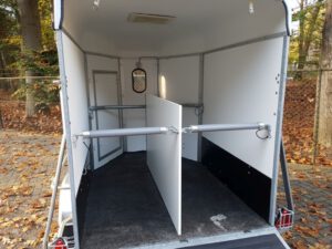 Enkelas-ponytrailer-met-koetsenframe