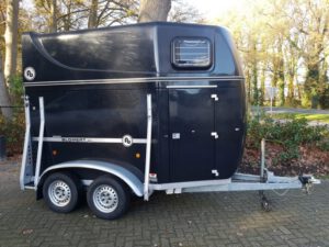 Blomert 2 paards polyester paardentrailer