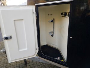 Blomert 2 paards polyester paardentrailer