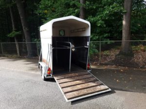 Hati 2 paards houten paardentrailer
