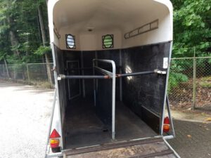 Hati 2 paards houten paardentrailer