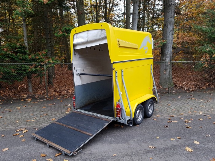 Paradiso 1,5 paards polyester paardentrailer
