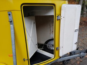 Paradiso 1,5 paards polyester paardentrailer