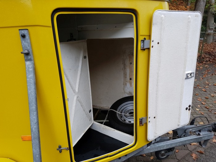 Paradiso 1,5 paards polyester paardentrailer