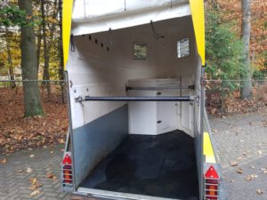 Paradiso 1,5 paards polyester paardentrailer