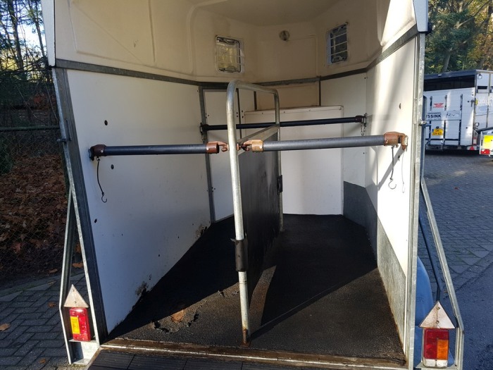 Weijer 2 paards paardentrailer met zadelkamer
