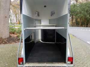 Henra Easyline 1,5 paards aluminium paardentrailer met zadelkamer