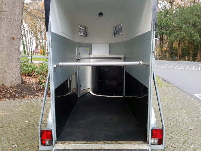 Henra Easyline 1,5 paards aluminium paardentrailer met zadelkamer