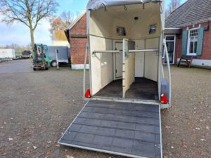 Henra Caliber 2 paards houten trailer