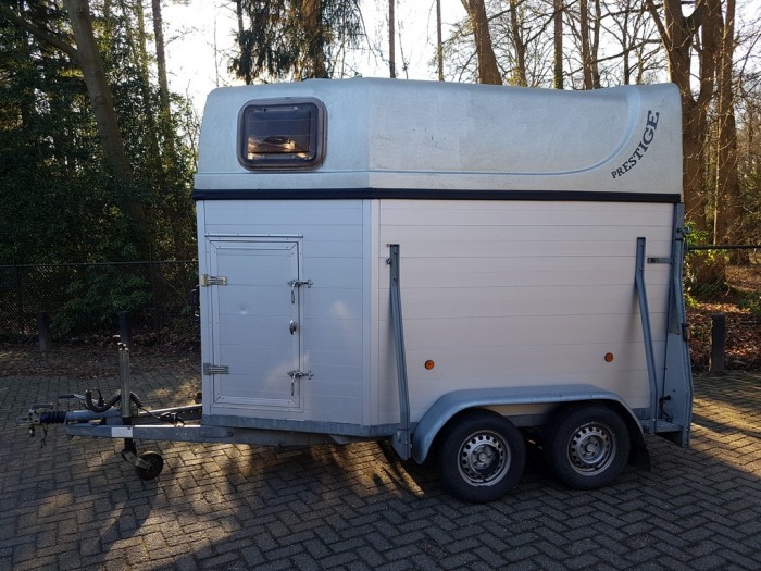 DWS Prestige 2 paards aluminium trailer met zadelkamer