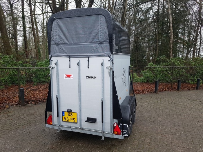 Henra aluminium 1,5 paards trailer met zadelkamer