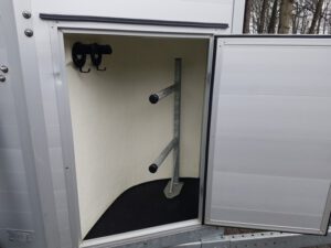 Henra aluminium 1,5 paards trailer met zadelkamer