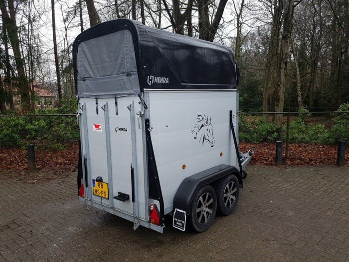 Henra aluminium 1,5 paards trailer met zadelkamer