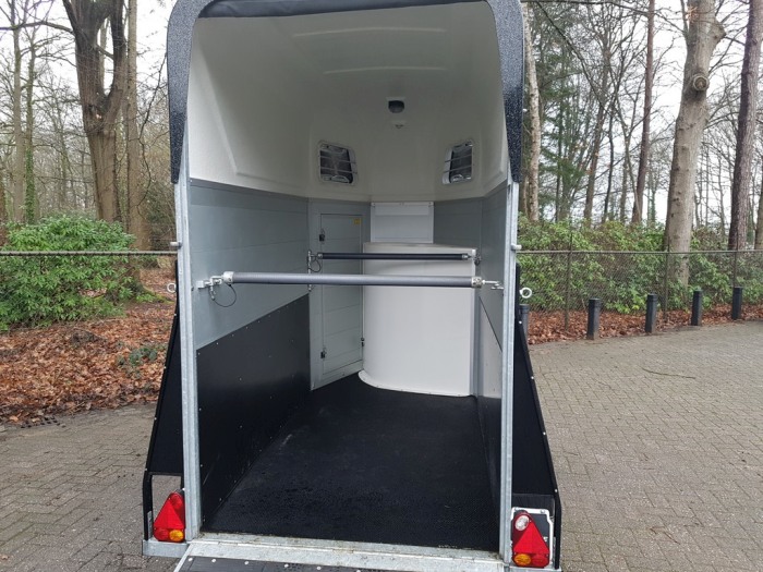 Henra aluminium 1,5 paards trailer met zadelkamer