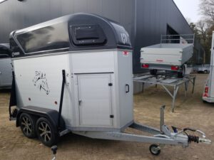 Henra aluminium 1,5 paards trailer met zadelkamer
