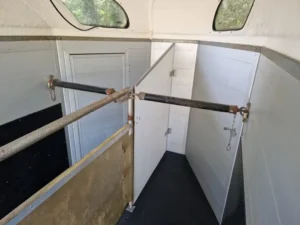 Atec 2 paards aluminium trailer met veulenrek