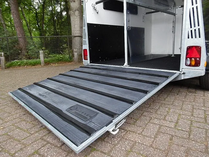 Bücker Careliner L Paardentrailer