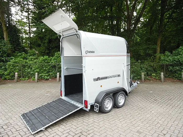 Henra Performance paardentrailer