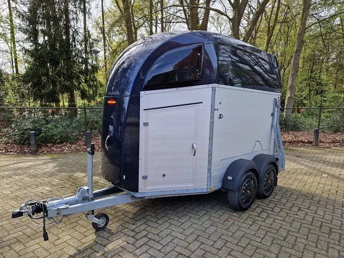 Bockmann Champion 2 paards aluminium trailer met zadelkamer en veulenrek
