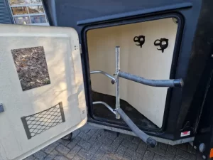 Polyester Anssems Excelente 2 paards trailer met zadelkamer