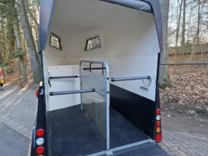 Polyester Anssems Excelente 2 paards trailer met zadelkamer