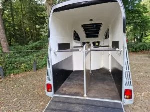 Bucker Careliner type M, 2 paards trailer met zadelkamer