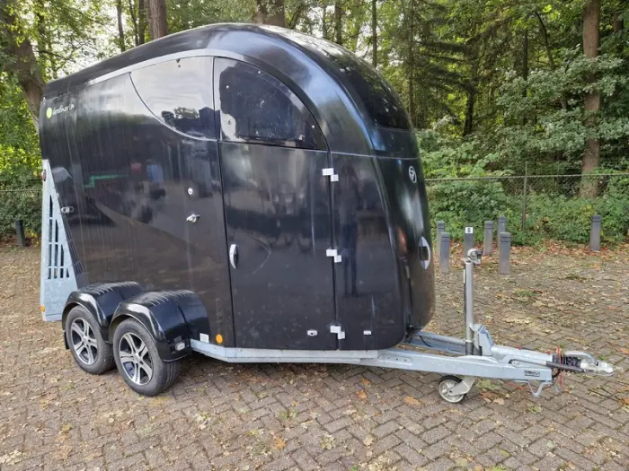 Bucker Careliner type M, 2 paards trailer met zadelkamer