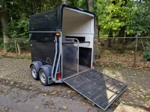 2 paards Bockmann Comfort 2 paards polyester trailer met zadelkamer