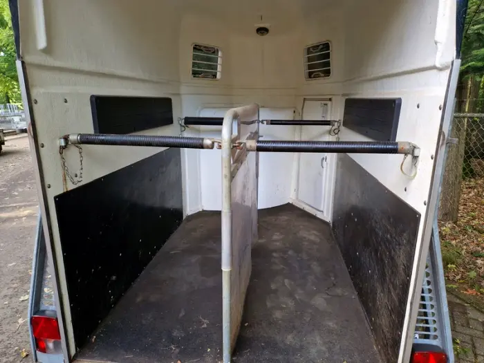 2 paards Bockmann Comfort 2 paards polyester trailer met zadelkamer