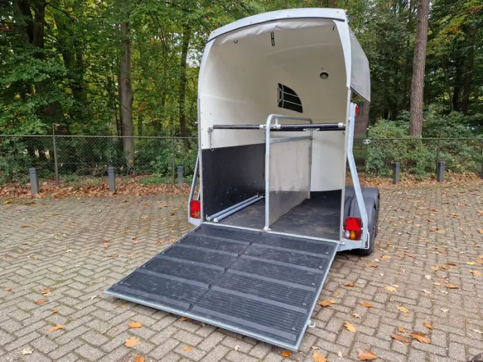 2 paards Bockmann Comfort polyester trailer zwart/zilver met zadelkamer