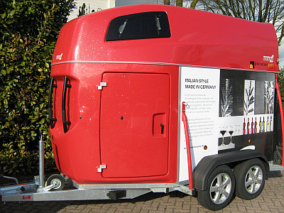 Polyester reparatie paardentrailer